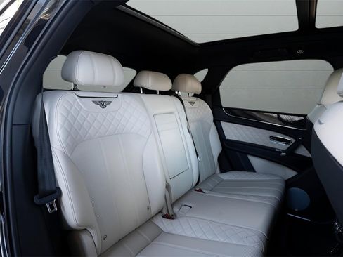 Used 2017 Bentley Bentayga image 39