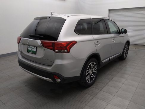 Used 2018 Mitsubishi Outlander SE image 9
