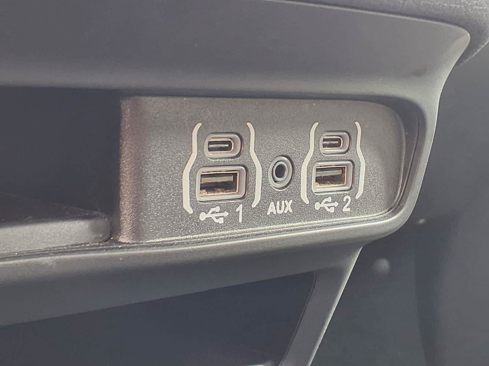 Used 2024 Chrysler Pacifica Limited FWD image 26