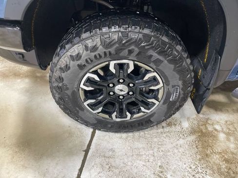 Used 2024 Chevrolet Silverado 1500 ZR2 AWD/4WD image 11