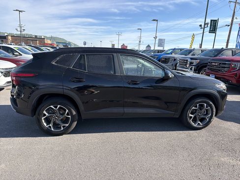 Used 2024 Chevrolet Trax LT FWD image 5