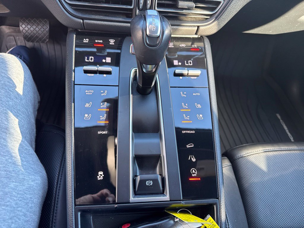 Used 2023 Porsche Macan AWD/4WD image 42