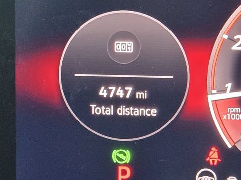 Certified 2025 Volkswagen Tiguan SE w/ Panoramic Sunroof Package AWD/4WD image 23