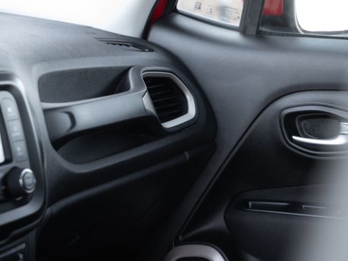 Used 2016 Jeep Renegade Latitude w/ Safety & Security Group image 15