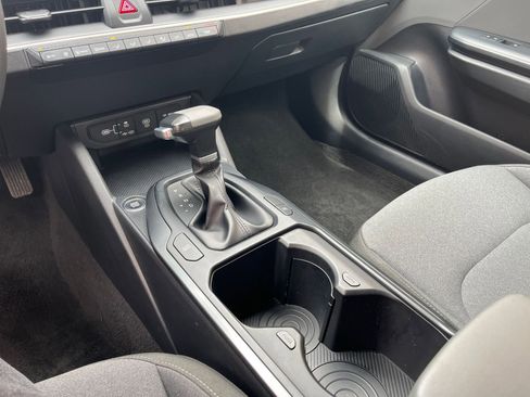 Used 2025 Kia K4 LXS image 40