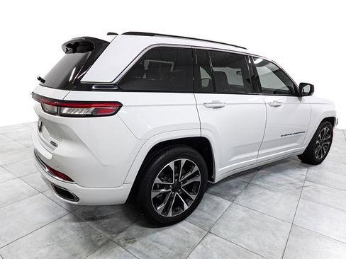 Used 2022 Jeep Grand Cherokee Overland w/ Luxury Tech Group IV AWD/4WD image 7