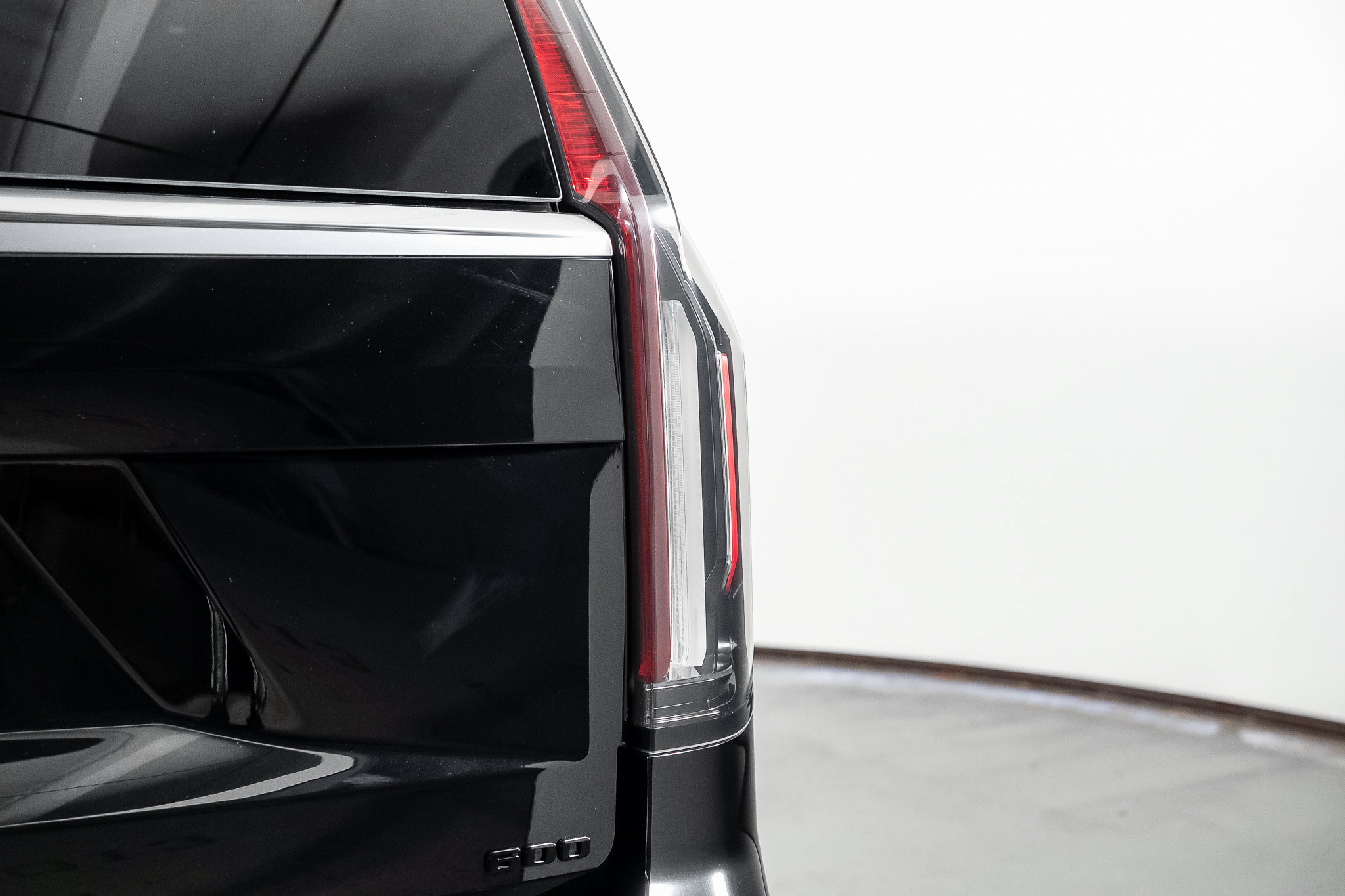 Used 2021 Cadillac Escalade Premium Luxury w/ LPO, Radiant Package AWD/4WD image 23