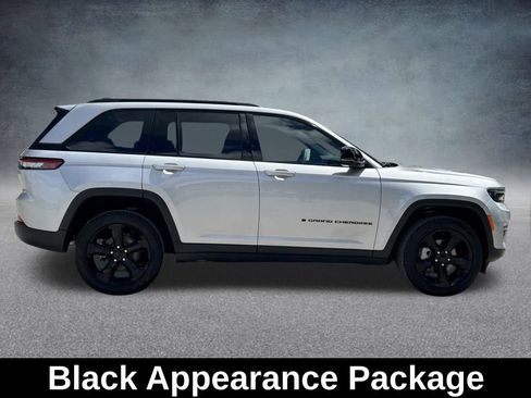 Certified 2024 Jeep Grand Cherokee Limited w/ Black Appearance Package image 6