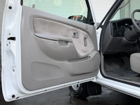 Used 2004 Toyota Tacoma 2WD Regular Cab image 9