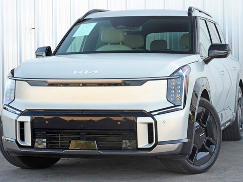 Used 2024 Kia EV9 GT-Line image 3