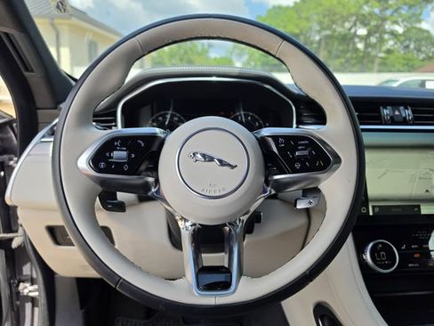 Used 2025 Jaguar F-PACE R-Dynamic S AWD/4WD image 23
