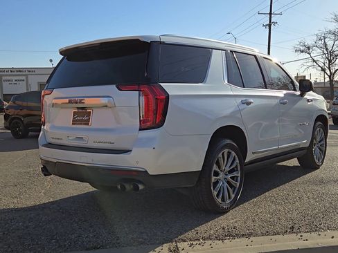 Used 2021 GMC Yukon Denali w/ Denali Premium Package image 8