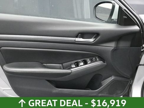 Used 2023 Nissan Altima 2.5 SV FWD image 17