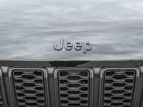 New 2025 Jeep Grand Cherokee Limited image 14