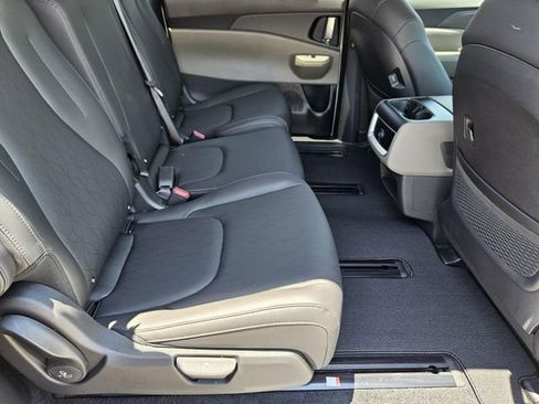 New 2026 Kia Carnival EX FWD image 13