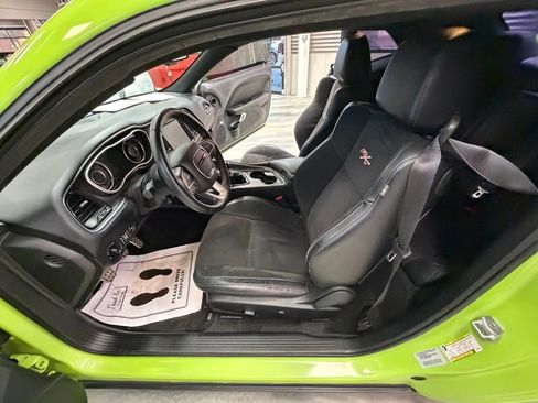 Used 2015 Dodge Challenger R/T Scat Pack w/ Scat Pack Appearance Package image 43