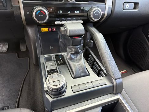 Used 2025 Toyota Tacoma TRD Off-Road w/ TRD Off Road Upgrade Package AWD/4WD image 16