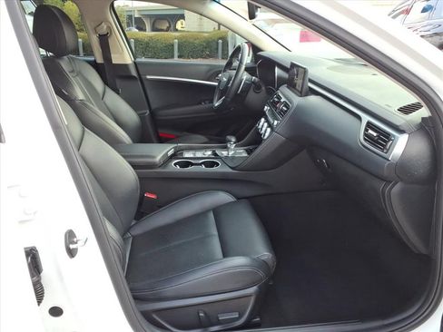 Used 2022 Genesis G70 2.0T RWD image 17