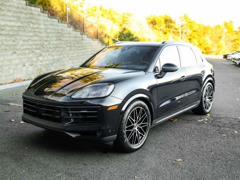 Used 2025 Porsche Cayenne Base image 10