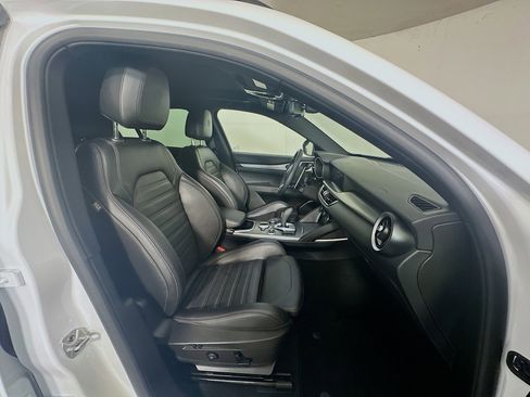 Used 2022 Alfa Romeo Stelvio Veloce image 34