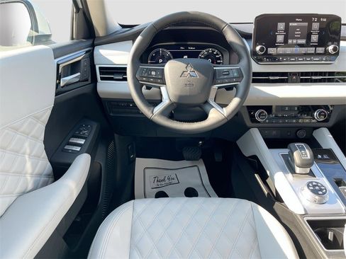 New 2025 Mitsubishi Outlander SEL image 25