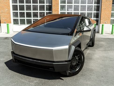 Used 2025 Tesla Cybertruck AWD Crew Cab image 2