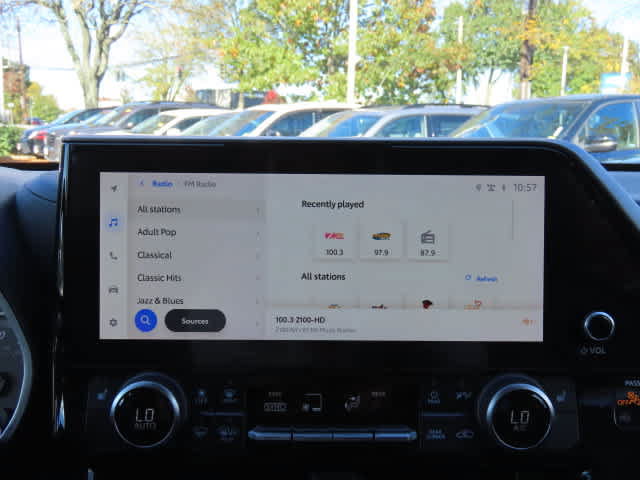 Used 2024 Toyota Highlander XLE AWD/4WD image 21
