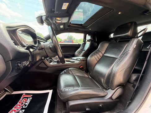 Used 2016 Dodge Challenger SRT Hellcat RWD image 19