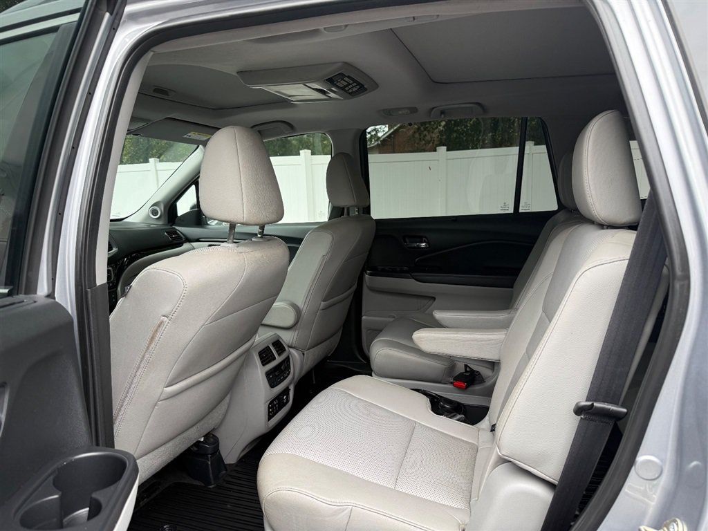 Used 2017 Honda Pilot Elite image 12