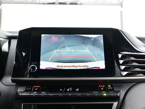 Used 2025 Toyota Camry LE w/ Convenience Package image 17