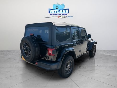 Used 2023 Jeep Wrangler Unlimited Sahara w/ Cold Weather Group AWD/4WD image 5