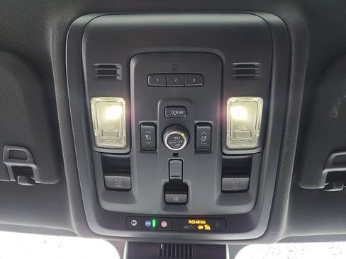 Used 2023 GMC Yukon XL SLT w/ SLT Premium Package image 27