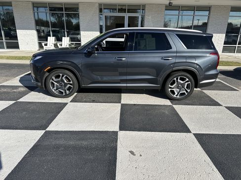 Used 2024 Hyundai Palisade SEL image 1