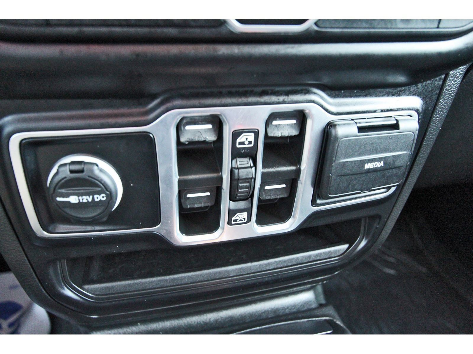 Used 2022 Jeep Gladiator Overland w/ Popular Equipment Package AWD/4WD image 28