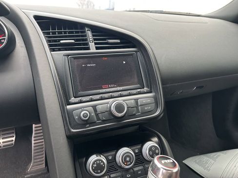 Used 2011 Audi R8 V10 image 10