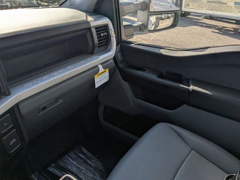 New 2025 Ford F550 4x4 Regular Cab Super Duty image 15