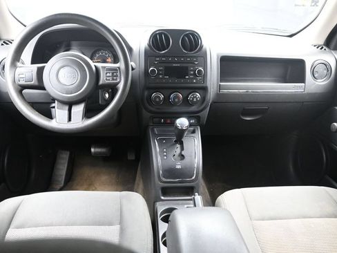 Used 2015 Jeep Patriot Sport FWD image 9