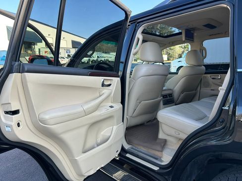Used 2010 Lexus LX 570 LX 570 Sport Utility 4D image 28