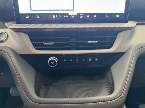 Used 2026 Ford Explorer Active w/ Active Comfort Package AWD/4WD image 3