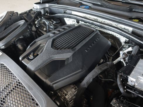 Certified 2024 Porsche Macan AWD/4WD image 27