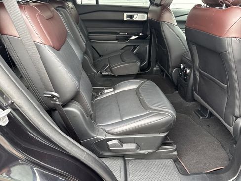 Used 2024 Ford Explorer Platinum w/ Technology Package AWD/4WD image 25