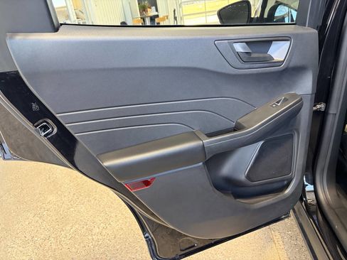 Used 2022 Ford Escape SE image 24