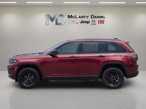 Used 2024 Jeep Grand Cherokee Altitude AWD/4WD image 3