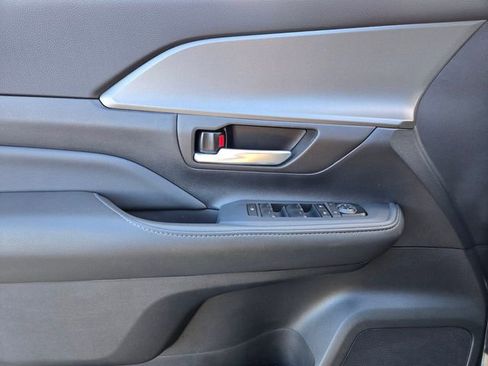 Certified 2025 Toyota Grand Highlander AWD image 19