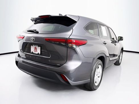 Used 2023 Toyota Highlander LE FWD image 10