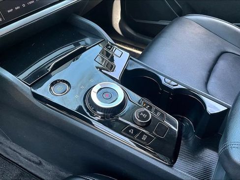 Certified 2025 Kia Sportage EX AWD/4WD image 18