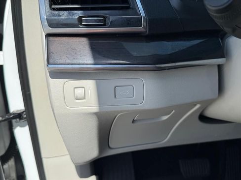 Used 2018 Volvo XC90 T6 Momentum w/ Convenience Package AWD/4WD image 18