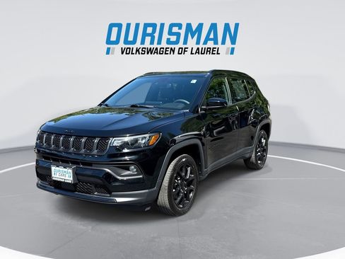 Used 2023 Jeep Compass Latitude w/ Convenience Group AWD/4WD image 4
