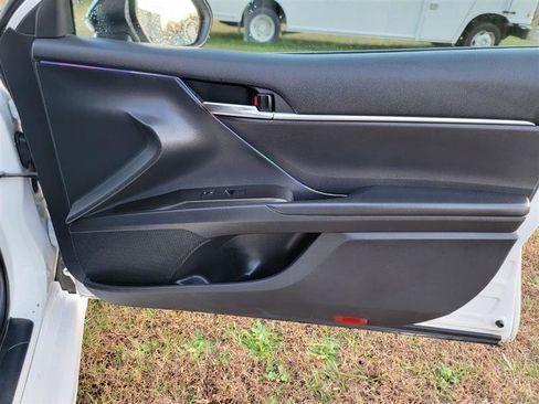 Used 2021 Toyota Camry SE FWD image 23