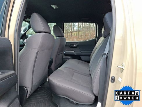 Used 2019 Toyota Tacoma TRD Sport image 40